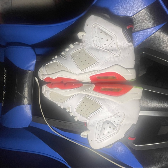 Jordon 6 - Picture 2 of 5